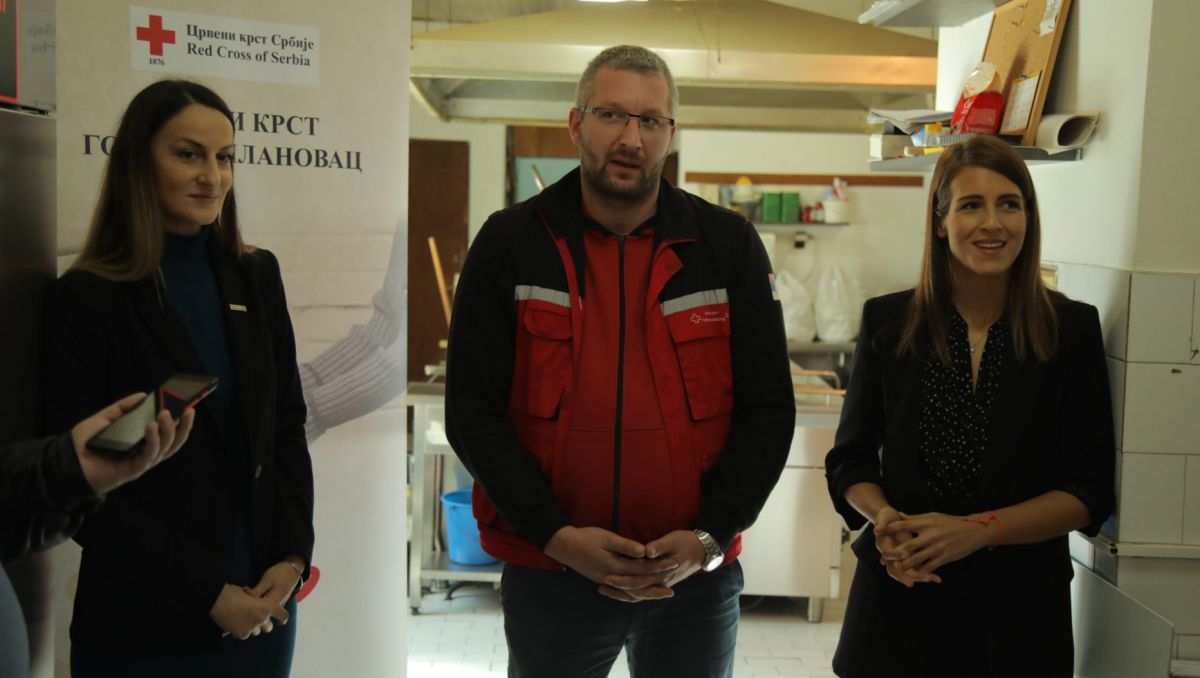 Лидл Србија донирао расхладне уређаје народним кухињама Црвеног крста Србије