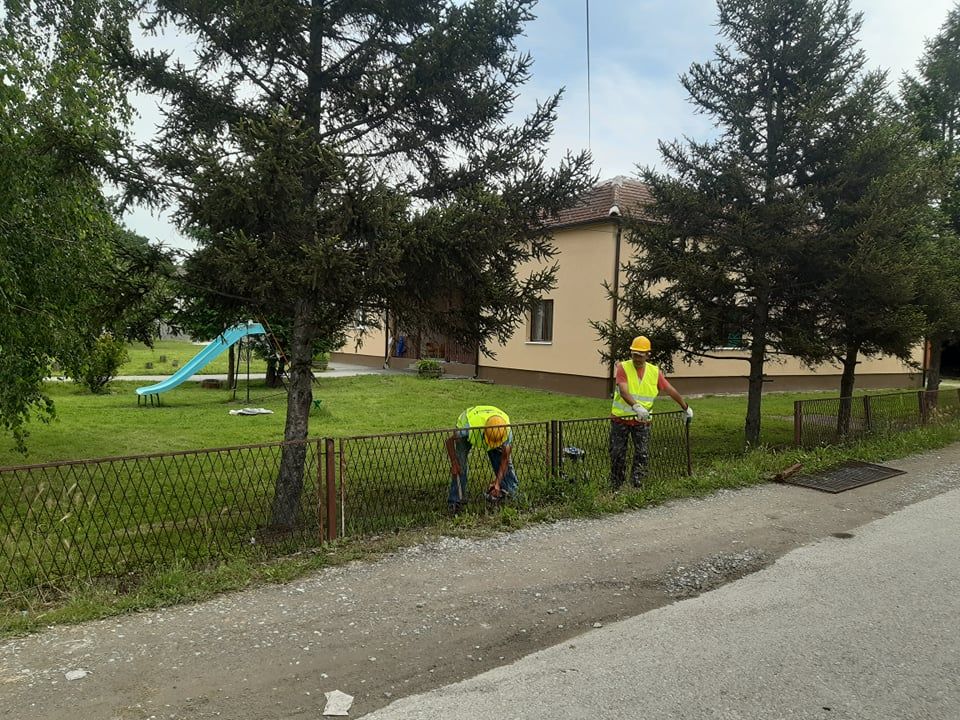 Škola u Kasarskim livadama dobija novu ogradu
