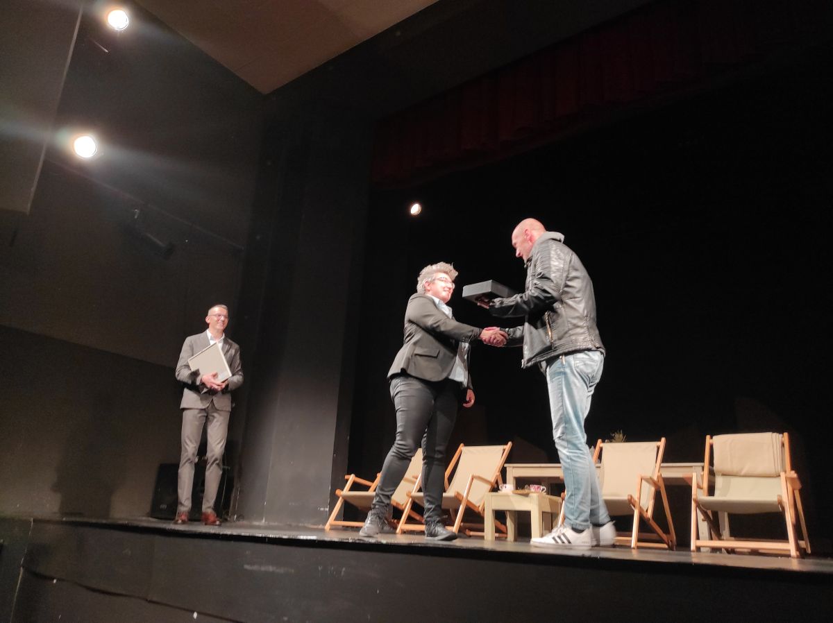 Foto: Glas Podrinja /godišnja nagrada „Boris Kovač“ za poseban doprinos Šabačkom pozorištu u sezoni 2020/2021