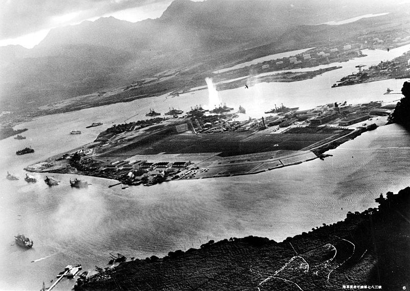 Početak napada na Perl Harbor (Autor: Imperial Japanese Navy - Official U.S. Navy photograph NH 50930., Javno vlasništvo, https://commons.wikimedia.org/w/index.php?curid=223876)