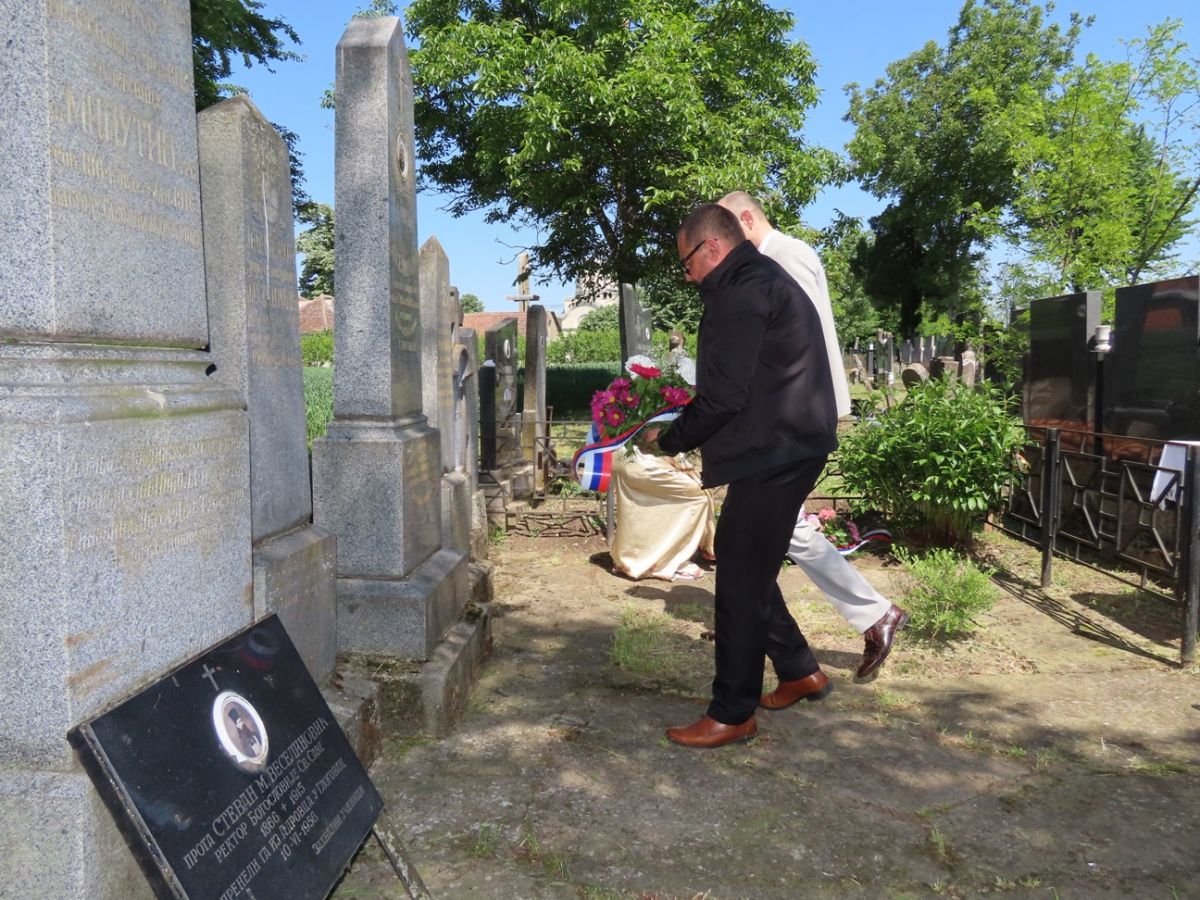 Milan Damnjanović, predsednik opštine Bogatić položio je venac kraj spomenika Janka Veselinovića Foto:Glas Podrinja