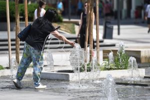 Сутра претежно сунчано и веома топло