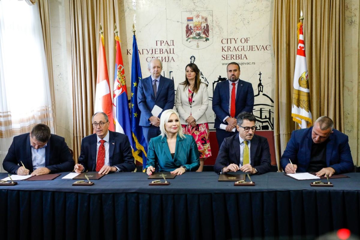 Potpisivanje Memoranduma (foto: zv. fb stranica predsednika Opštine Bogatić)