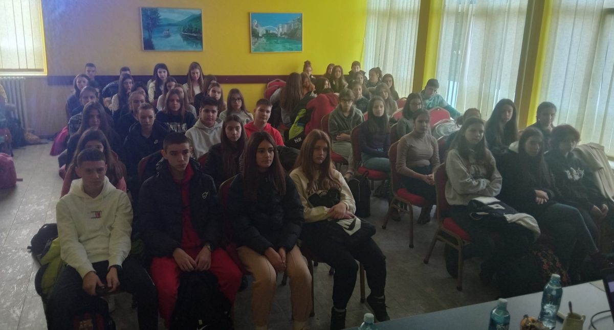 Profesionalna orjentacija i promocija školovanja kroz dualno obrazovanje (foto: FB stranica Kancelarija za mlade grada Šapca)