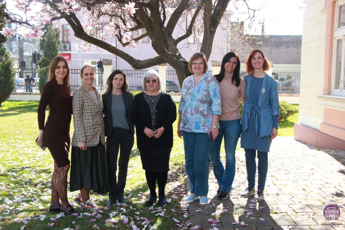 Bojana Vukotić u poseti Biblioteci šabačkoj (Foto: Biblioteka šabačka))