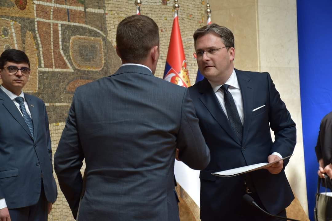 Ugovore potpisao resorni ministar Selaković (foto: zv fb stranica predsednika Opštine Bogatić)