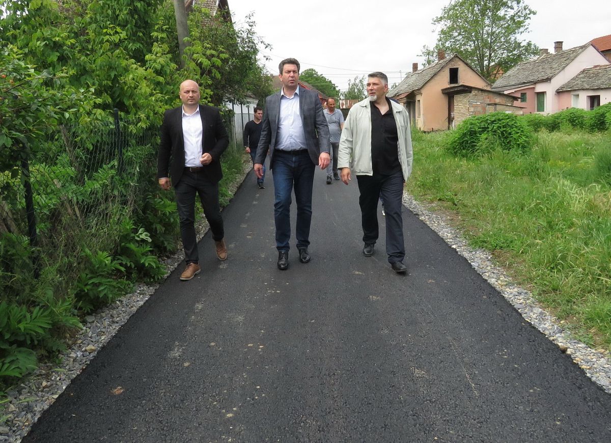 Tri ulice u Jelenči dobile asfalt (Foto: Glas Podrinja)
