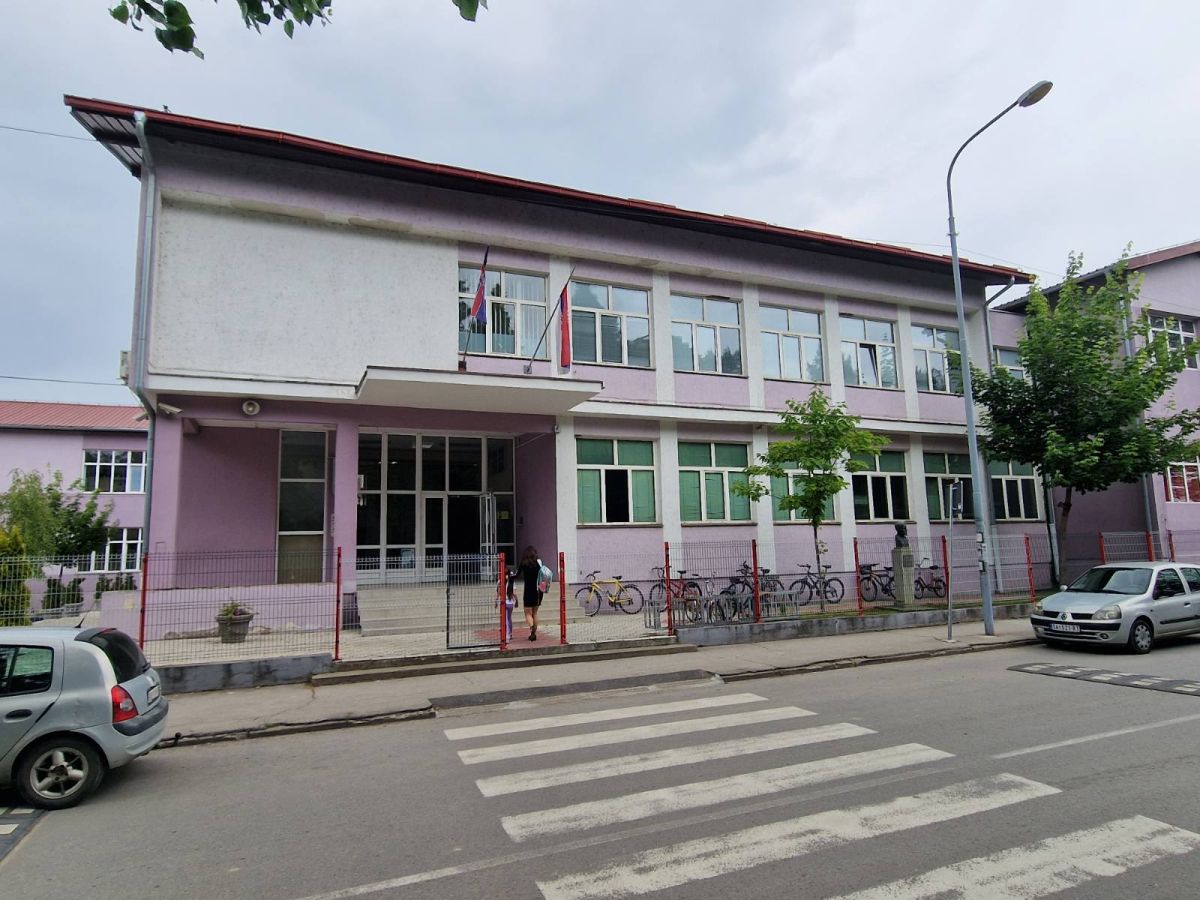 Osnovna škola „Laza K. Lazarević“ (Foto: Glas Podrinja)