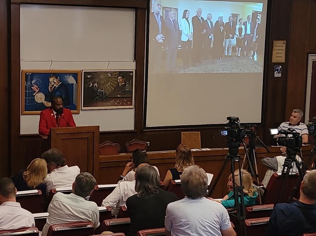 Samuel Mason predsednik Tesline naučne fondacije- ogranak u Nju Džersiju na Kolarcu u Beogradu (Foto: privatna arhiva)