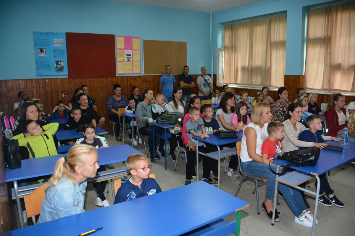 Prvi dan u školi (foto: Mačva info)