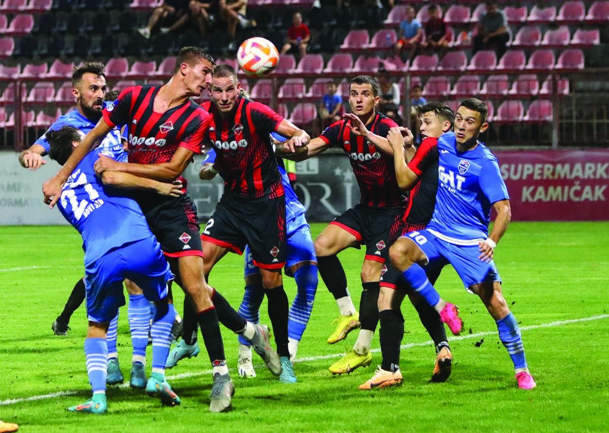 Mnogo rivala u plej of borbi (foto: Mačva – Mladost 2:0)