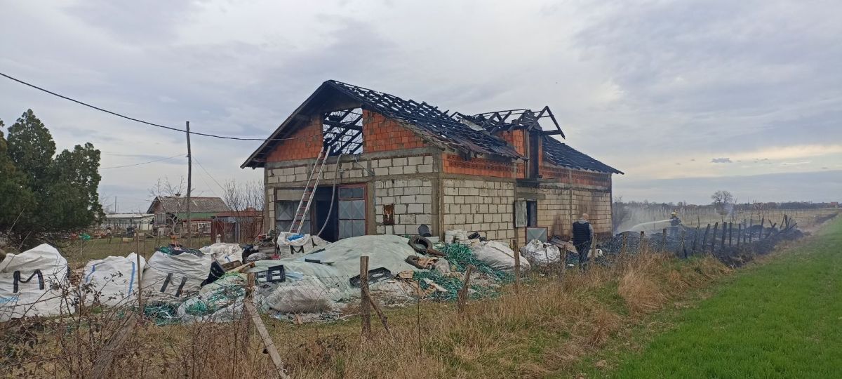 Velika materijalna šteta u Jevremovcu nakon još jednog nesavesog paljenja
