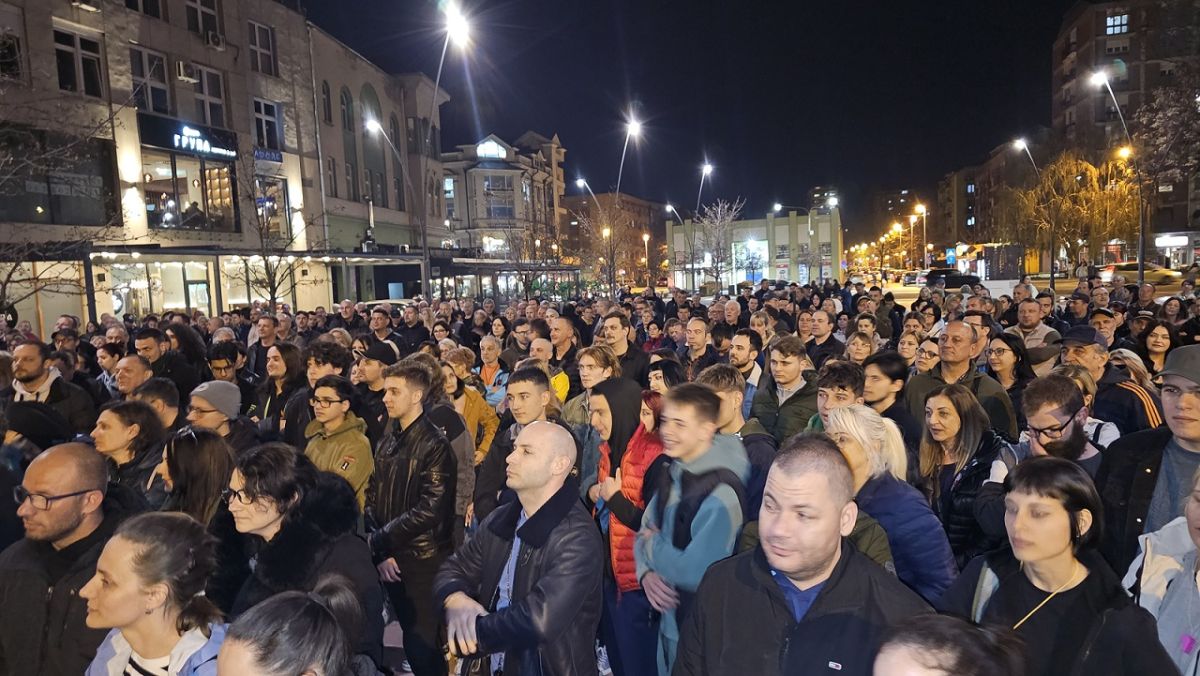 Prvi zbor građana u Šapcu i pritisak na "Glas Podrinja"