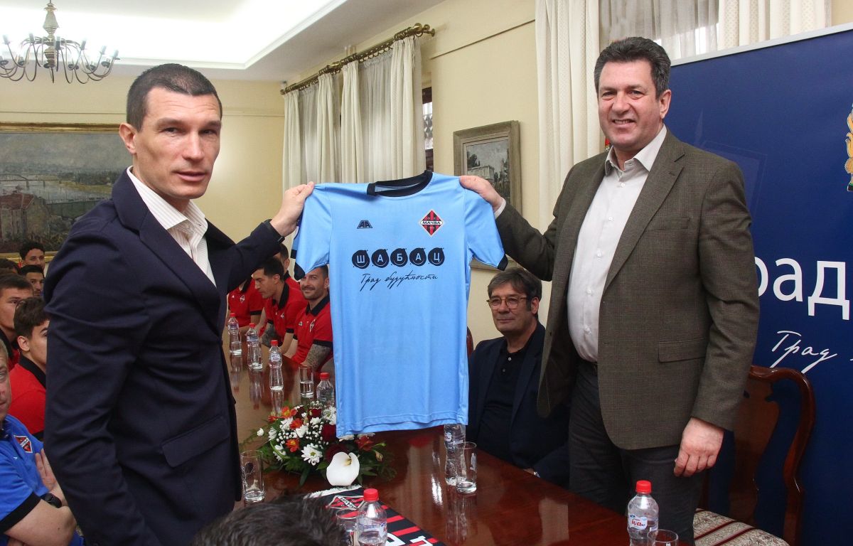 predsednik FK Mačva F. Pejović i gradonačelnik A. Pajić (foto: Glas Podrinja - J. R.)