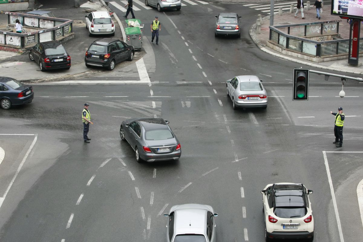 AMSS: Saobraćaj umerenog intenziteta, očekuje se pojačanje tokom dana