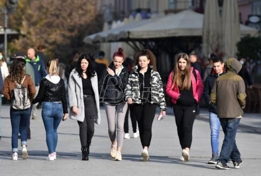 Истраживање: Половина младих у Србији незадовољна реакцијом државе на епидемију