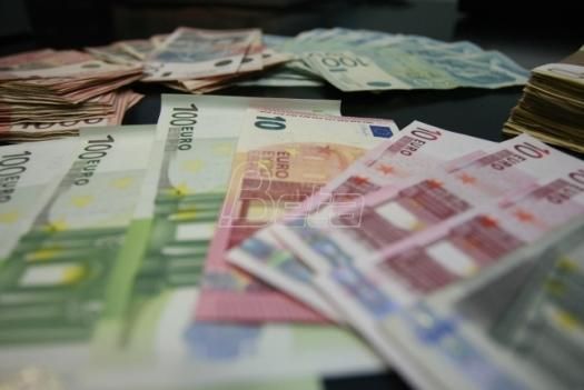 Фондација Евро за знање:Коме 100 евра не треба нека их донира ђацима