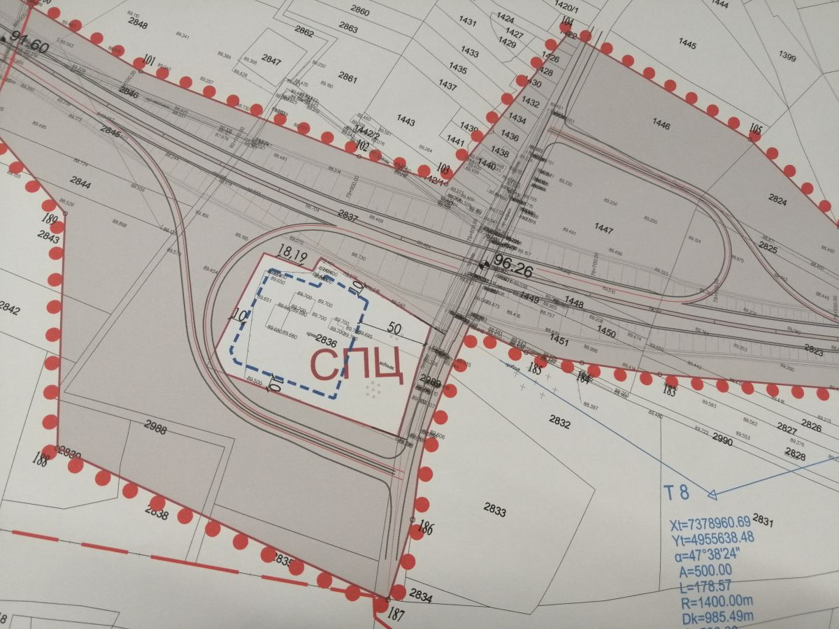 Crkva u Zminjaku u centru kružnog puta