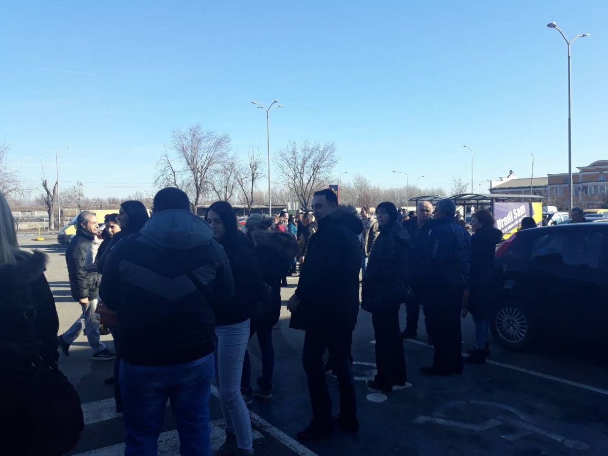 Шабачки напредњаци отпутовали на митинг у Београд