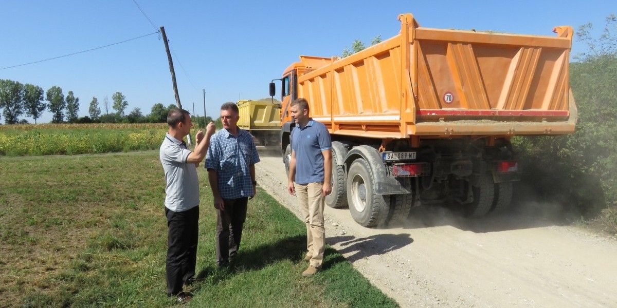 МЕШТАНИ СЕ ЈЕДИНИ ПИТАЈУ