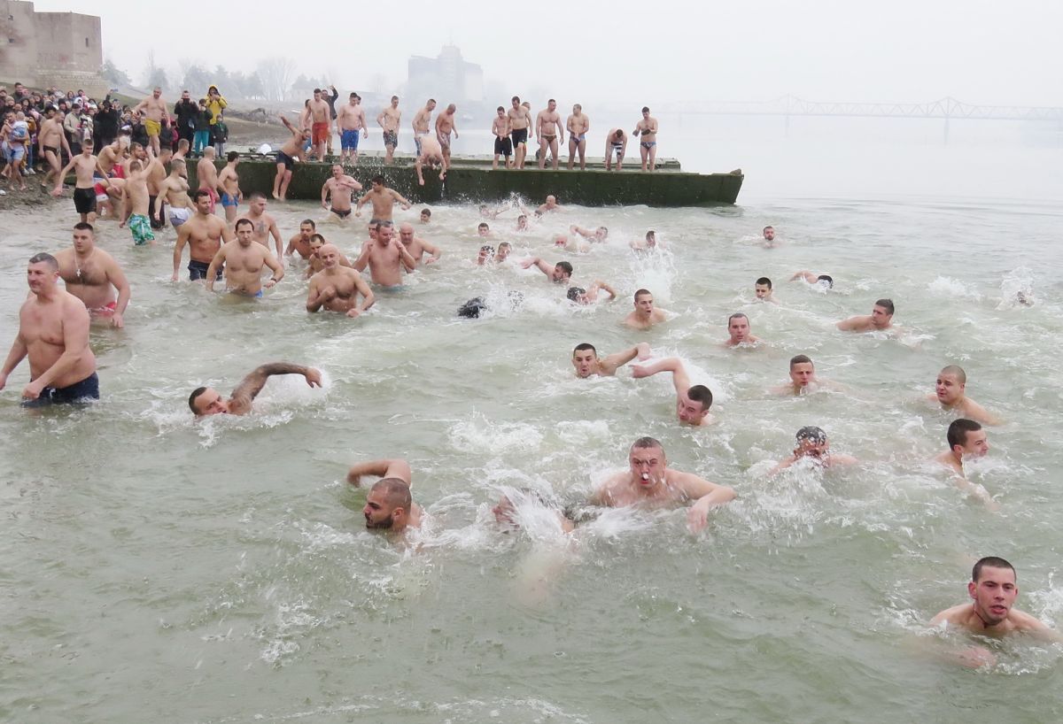 Богојављенско пливање - традиција на шабачки начин
