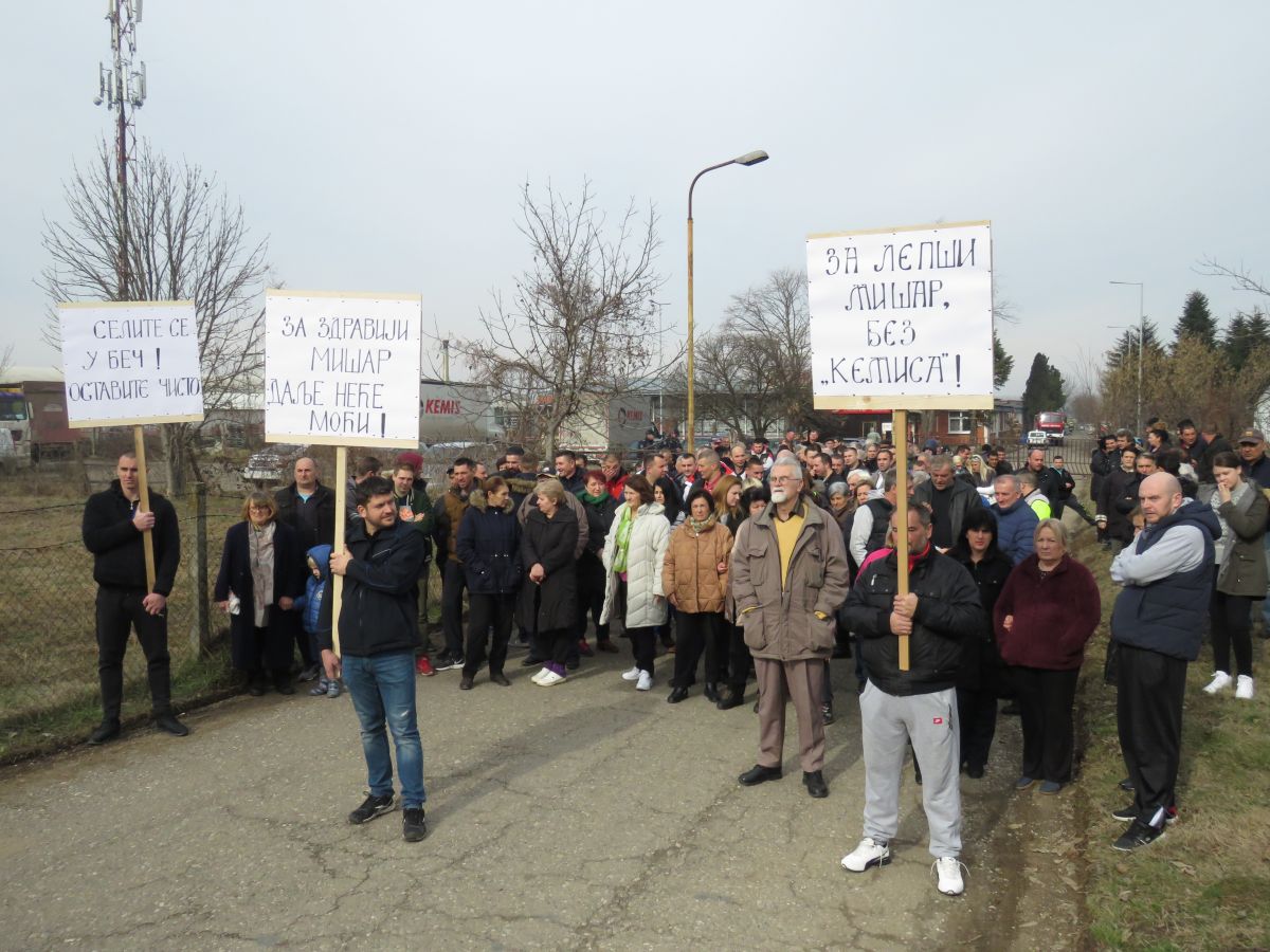 Meštani Mišara zahtevaju zatvaranje fabrike "Kemis"