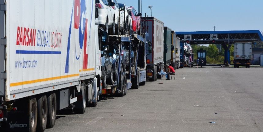 Камиони на граници са Хрватском чекају до три сата