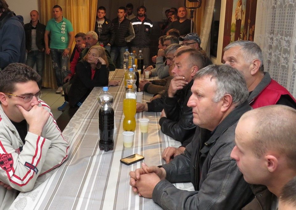 ODLUČUJE O OSAM PREDLOGA