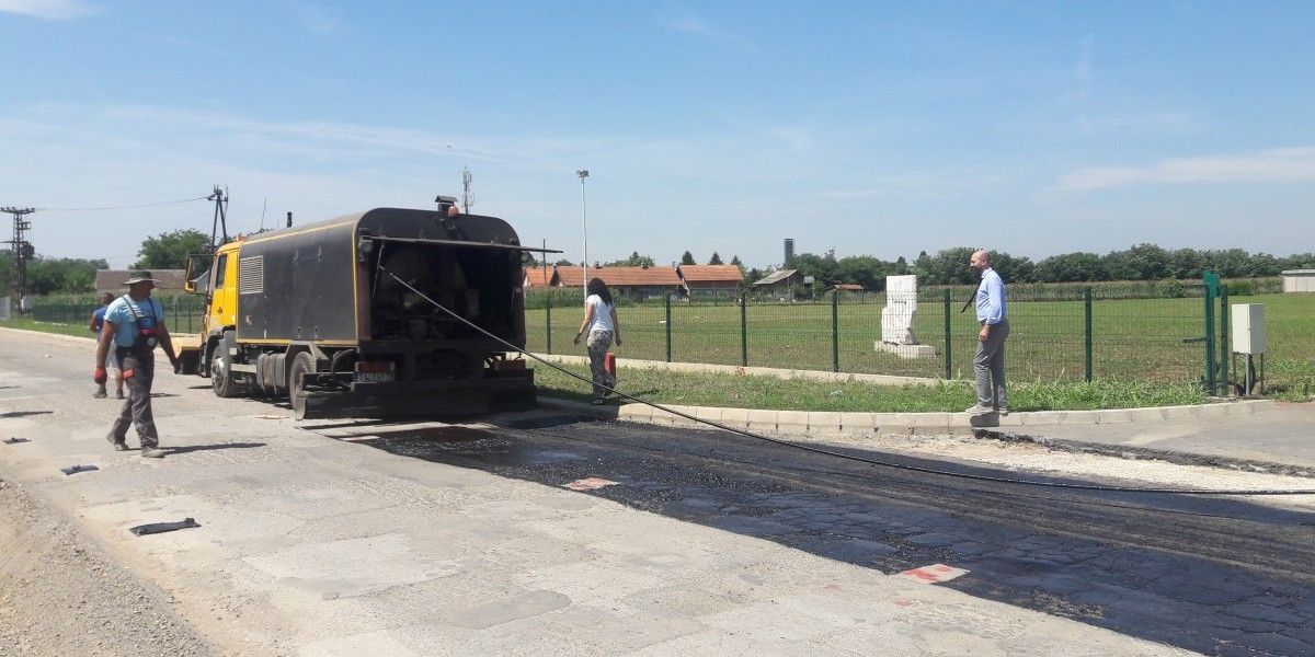 ПОЧЕЛА РЕКОНСТРУКЦИЈА УЛИЦЕ КОЈА ВОДИ КА ФАБРИЦИ ПАСУБИО