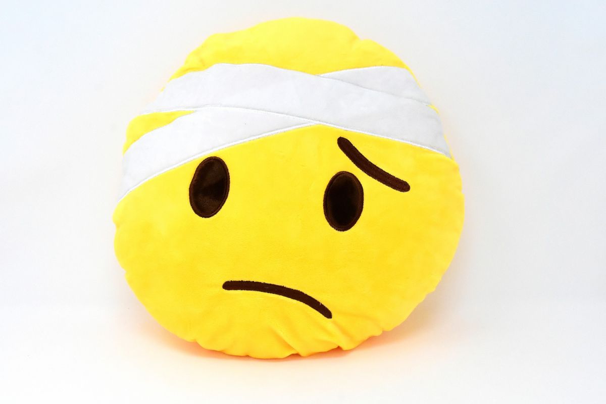 https://pixabay.com/photos/smiley-face-emoticon-sad-ill-3058590/