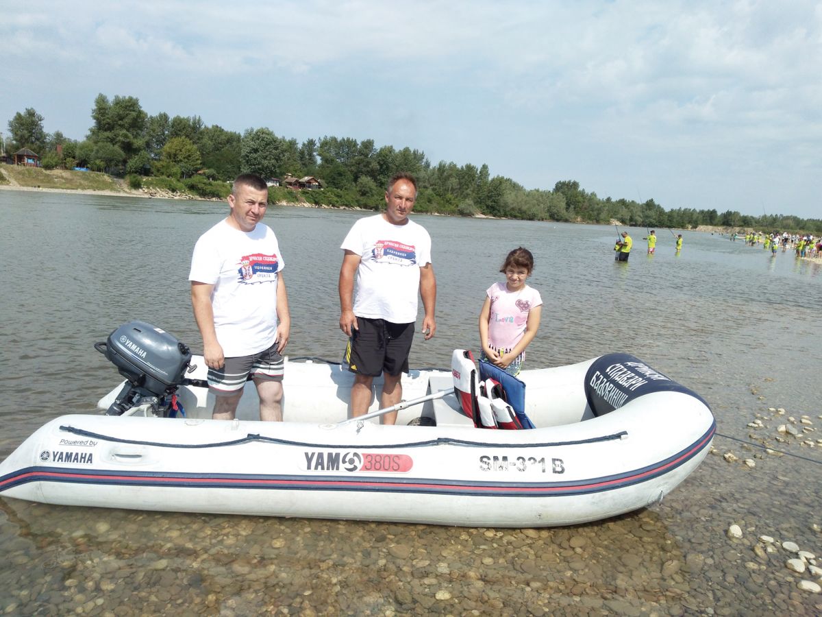 Крај воде без плаже