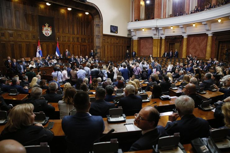 Скупштина Србије усвојила извештај Канцеларије за КиМ
