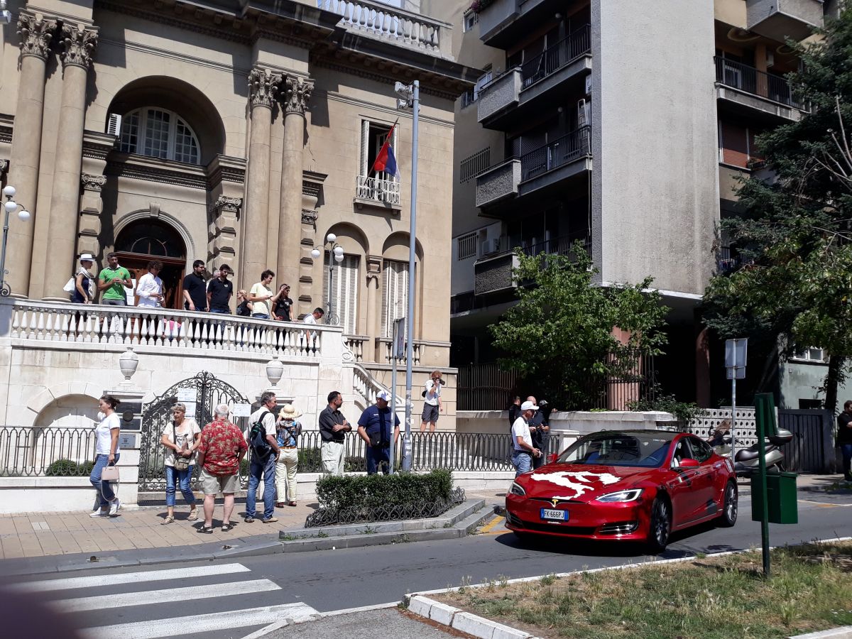 Teslini električni automobili prvi put danas u Srbiji