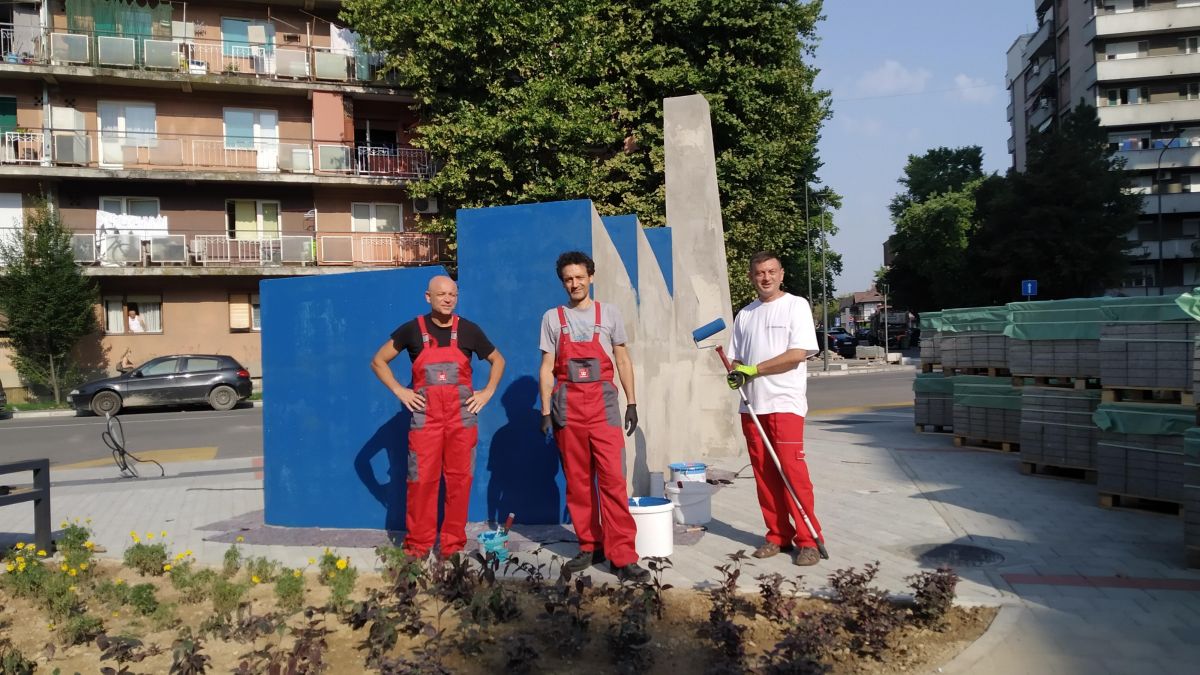 Skulptura Fabrika obojena Tikkurila bojama