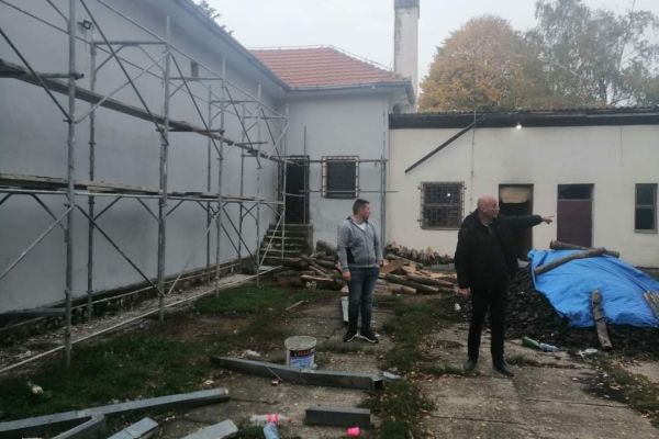 Реконструкција крова у Основној школи у Белотићу