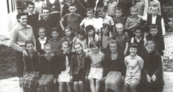 Sećanja prve  generacije škole u Ljuboviji