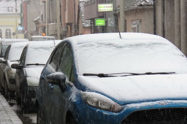 Аутомбили први у одбору за дочек снега (фото: Глас Подриња)