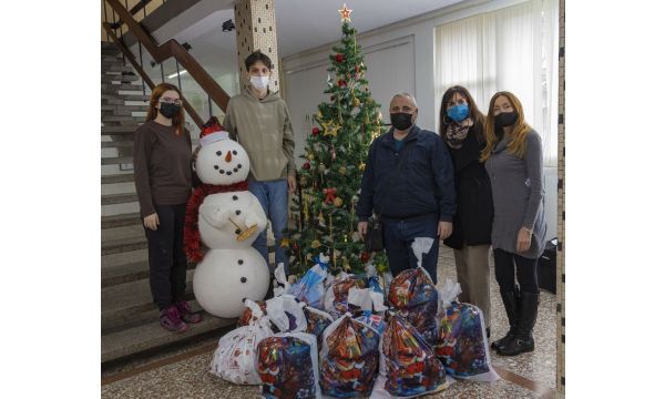 Новогодишњи пакетићи за децу