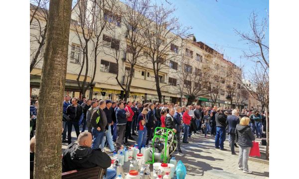 Млеко потекло центром Шапца