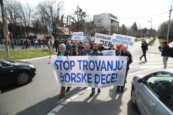 Грађани са протеста тражили од Вучића да покаже све уговоре са кинеским фирмама