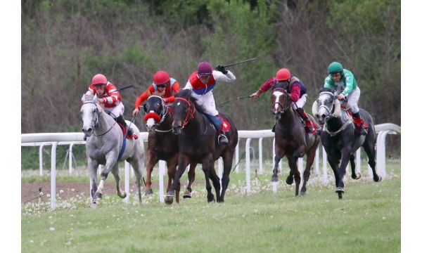 Double Triomphe prvi u Uskršnjoj trci