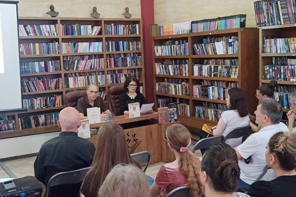 Knjiga “30 srpskih zašto” predstavljena u biblioteci u Bogatiću