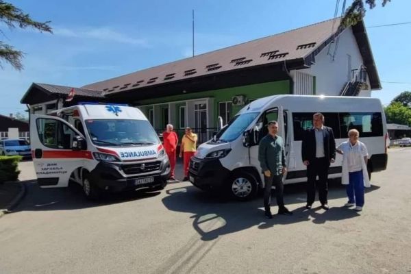 Министарство здравља донирало 2 возила Дому здравља у Владимирцима