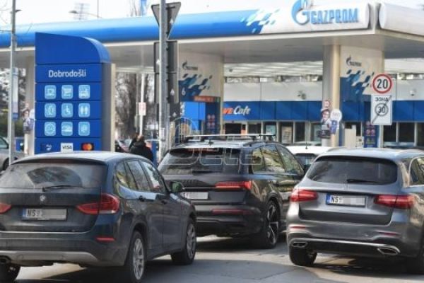 У Србији појефтинило гориво, литар бензина кошта 192 динара, а дизела 215 динара