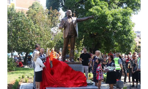 Откривен споменик  Шабану Шаулићу у Шапцу