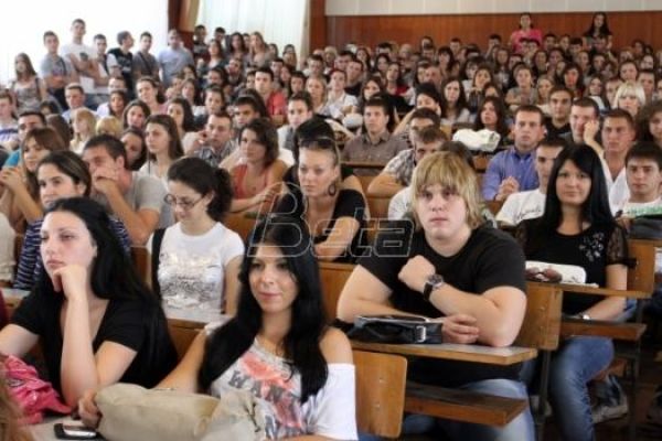 Ministarstvo prosvete: Starim studentima produžen rok za završetak studija