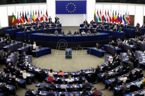 Evroposlanica: Zabrana Evroprajda može stvoriti opsanu situaciju