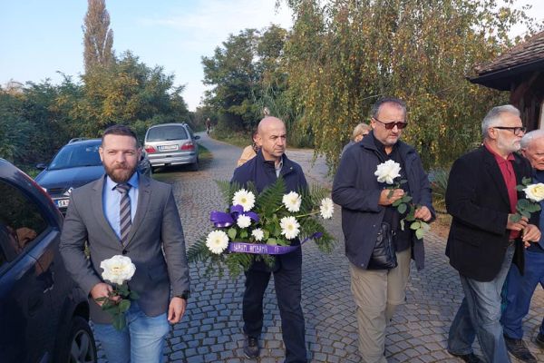 Predstavnici Gradskog odbora stranke ZAJEDNO Šabac, danas su odali počast nevino stradalim Šapčanima na starom železničkom mostu pre 78 godina