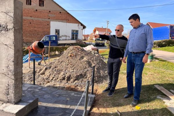 Spomenik žrtvama iz oba svetska rata u Donjoj Orovici