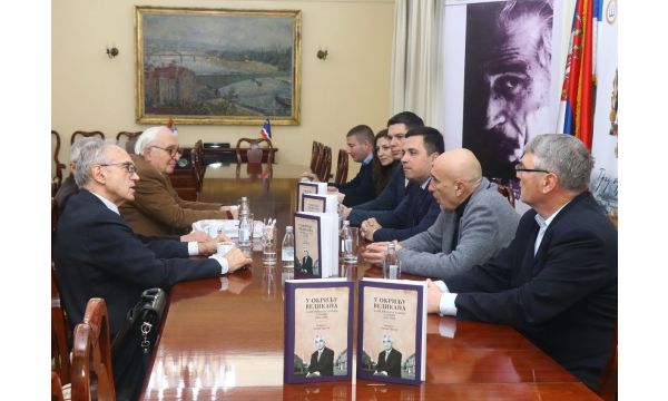 У окриљу великана